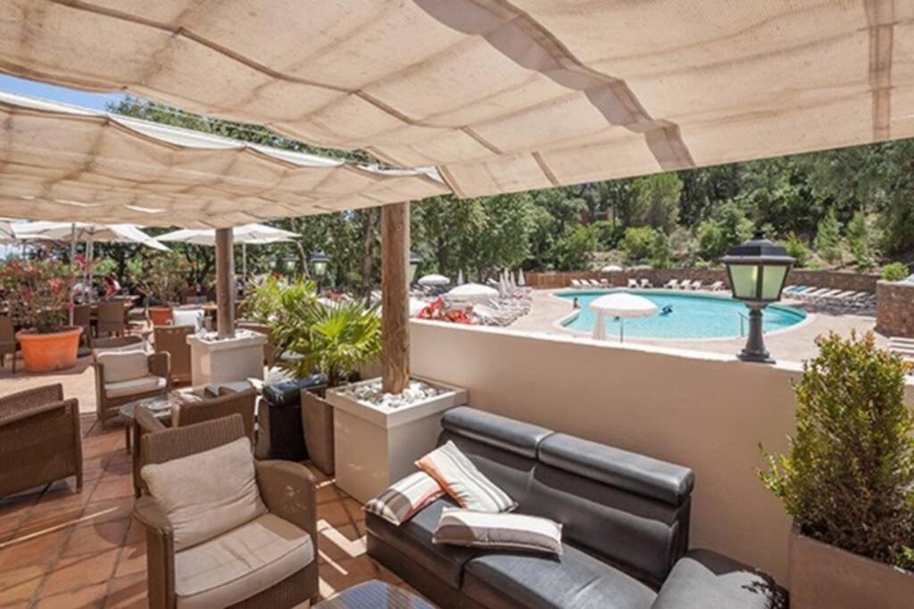 Les Restanques 2268 Glycines Apartman Grimaud Kültér fotó