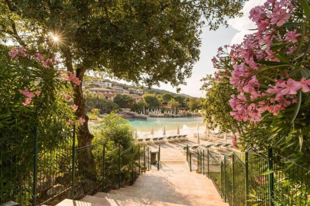 Les Restanques 2268 Glycines Apartman Grimaud Kültér fotó