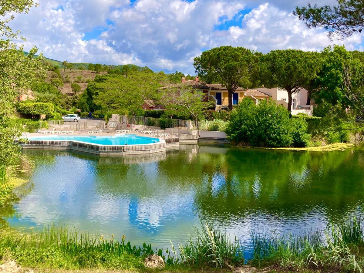 Les Restanques 2268 Glycines Apartman Grimaud Kültér fotó
