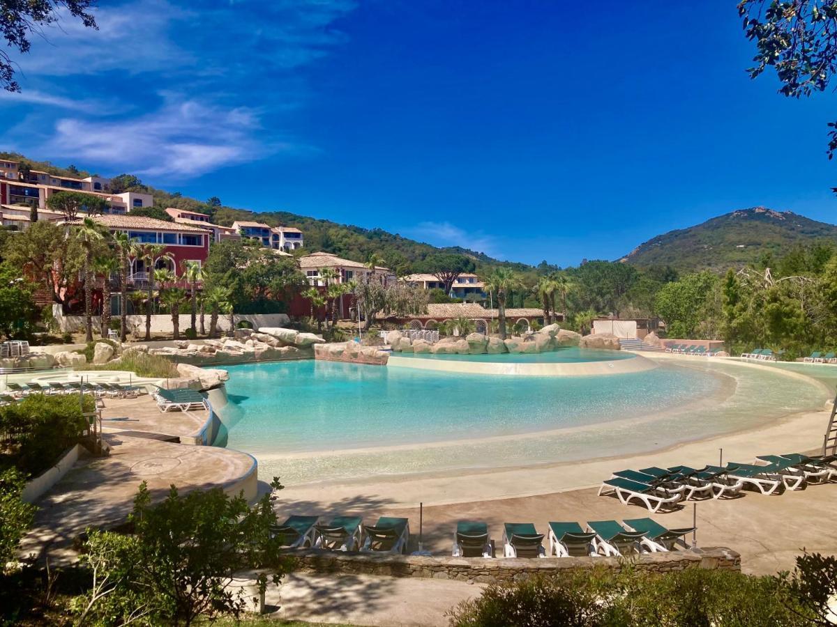 Les Restanques 2268 Glycines Apartman Grimaud Kültér fotó